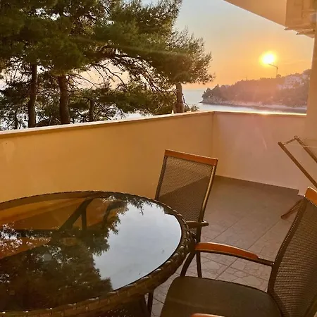 Apartments Domani Omiš Esterno foto