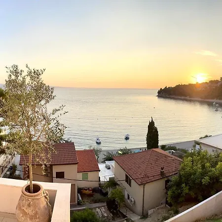 Apartments Domani Omiš Esterno foto