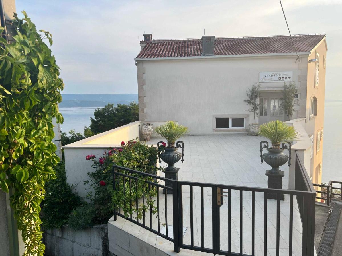 Domani Omis