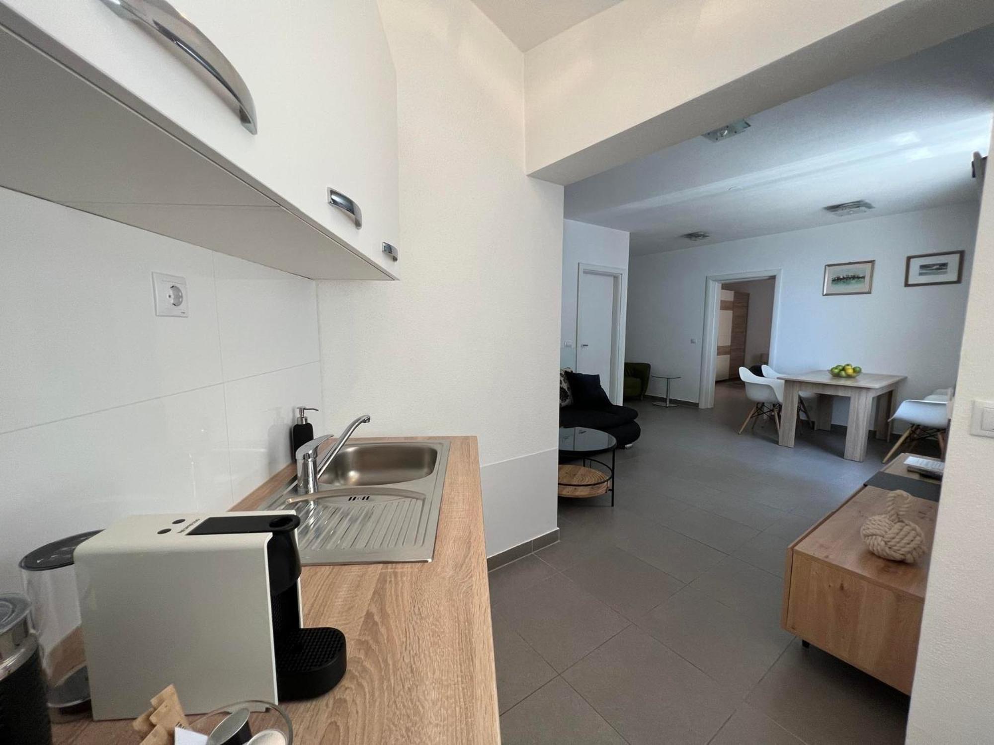 Domani Apartment *
